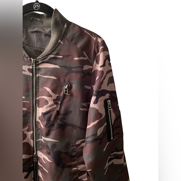 Riflessi Lightweight Camo Jacket with Front & Arm Pockets. Hanzi Logos 2-way Zip - Picture 7 of 11